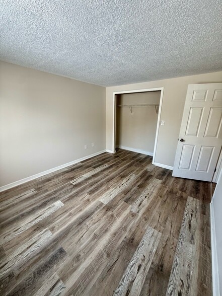 Building Photo - 156 Melrose St