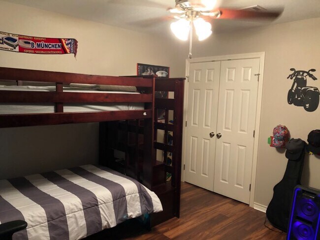 Building Photo - 129 Old Angleton Rd