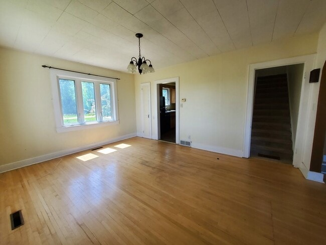 Building Photo - 2102 2nd Ave NE