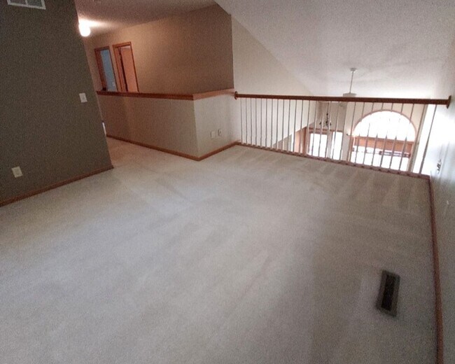 Building Photo - Nice 2 Bedroom 1.5 Bathroom Townhome in Hudson