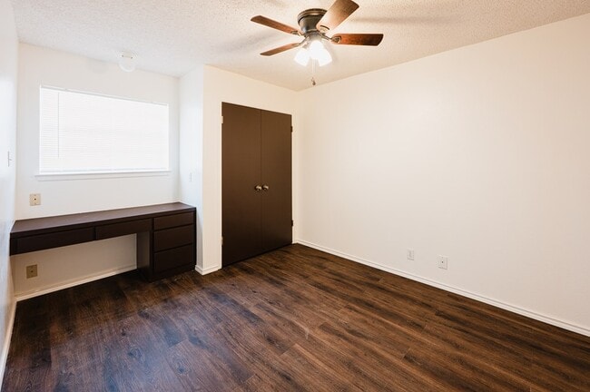 Building Photo - 5122 Sunnyside Dr