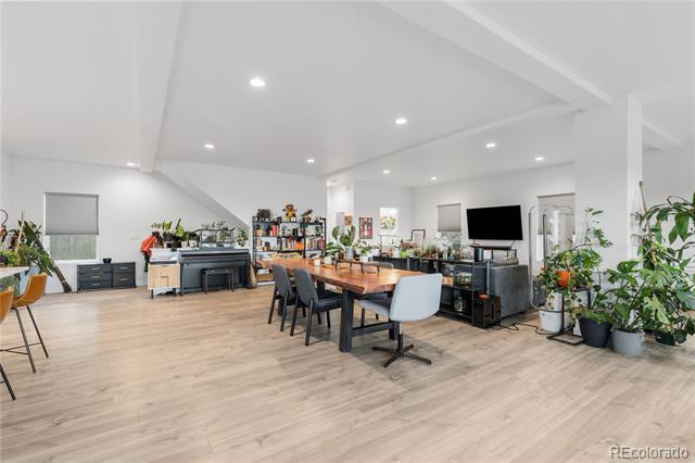 Building Photo - 1400 W Alaska Pl