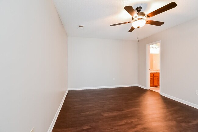 Building Photo - 5620 Kaitlyn Dr W