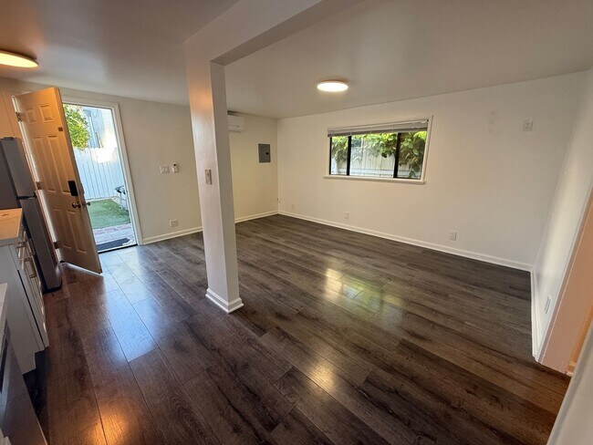 Building Photo - 6051 Melvin Ave