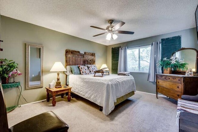 Building Photo - 12602 N 105th Ave