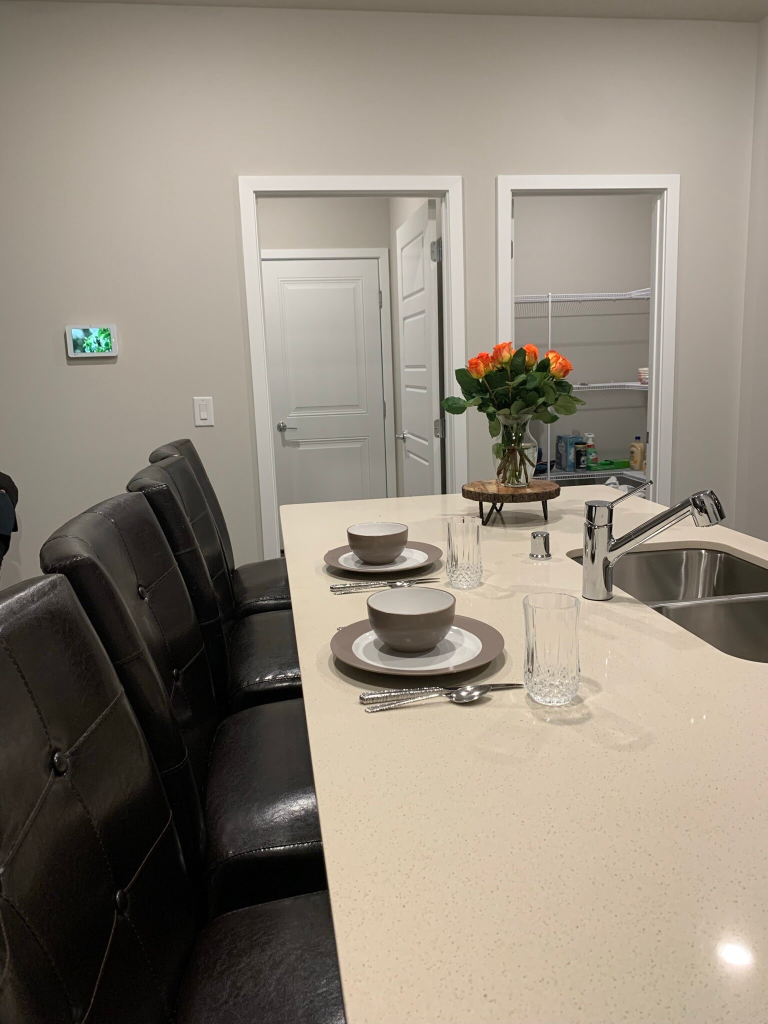 eat in kitchen - 3242 N Stanley Rd