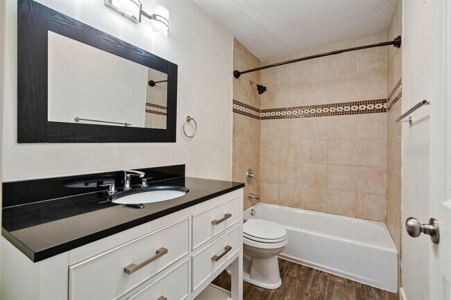 Building Photo - Spacious, comfortable 1-bdrm/1-bath condo. Move-in special, rec center, hot tub, pool, peaceful l...