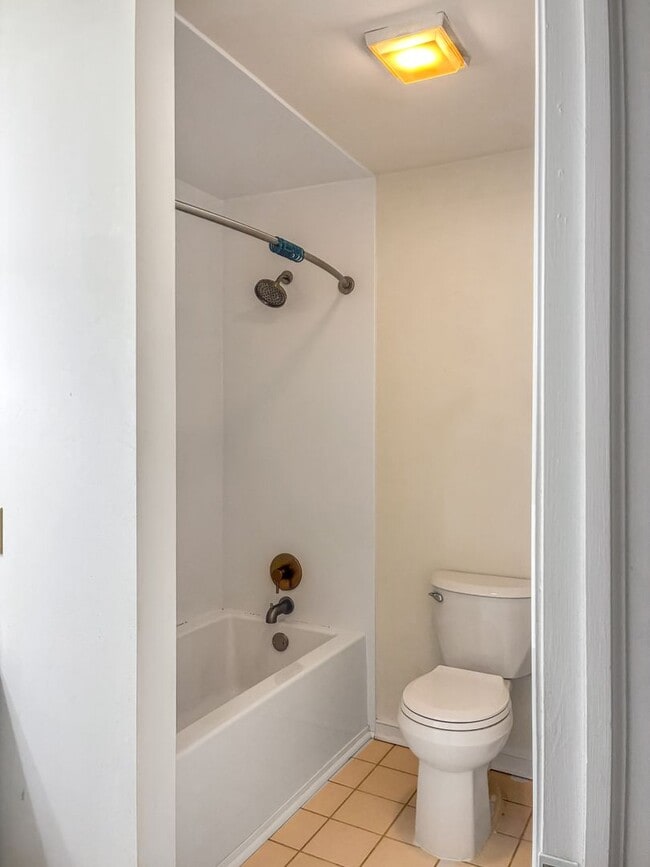 Building Photo - Holiday Special! – No Application Fee This Season! - 3 Bedroom Home with Pool Access - $150 Disco...