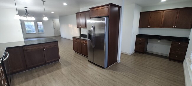 Building Photo - Beautiful Salt Lake Townhome!!!