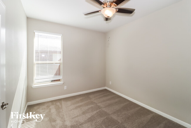 Building Photo - 2609 Sunburst Dr