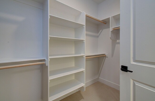 Building Photo - Luxury Upgraded Executive Townhome | 4 Bed | 3 Bath in Prime Camas School District