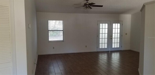 Building Photo - 594 Heather Ln