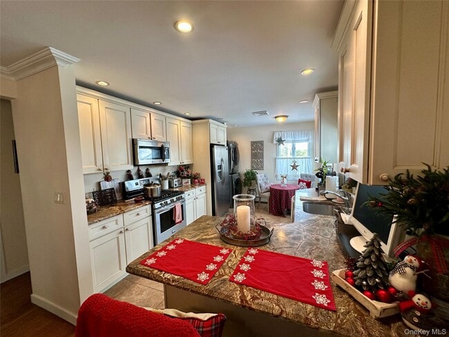 Building Photo - 11 Talmadge Ct