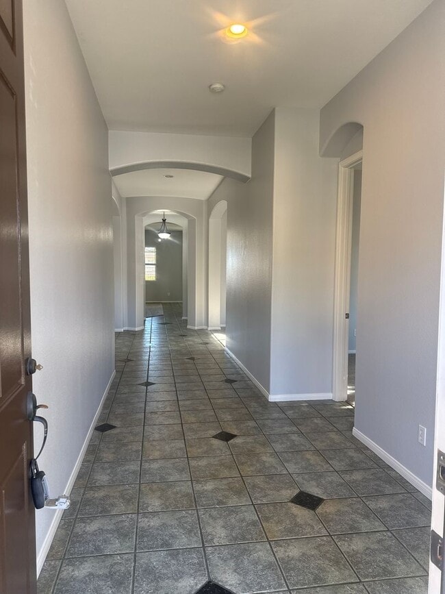 Building Photo - Single Story 4 bed 3 bath for Rent in Temeku Hills