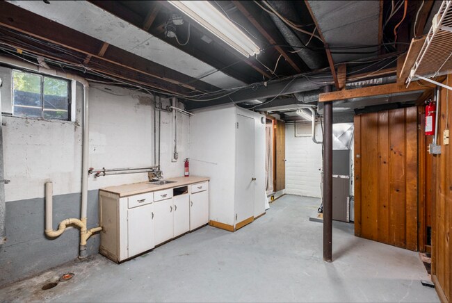 Building Photo - 191 E Division St NE