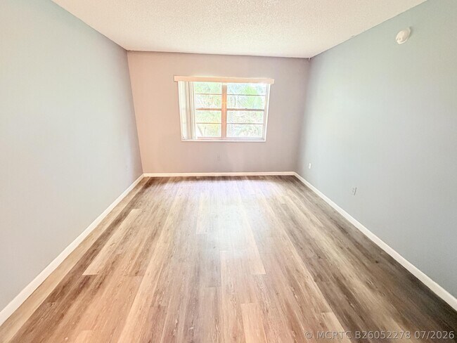 Building Photo - 4354 NW 9th Ave