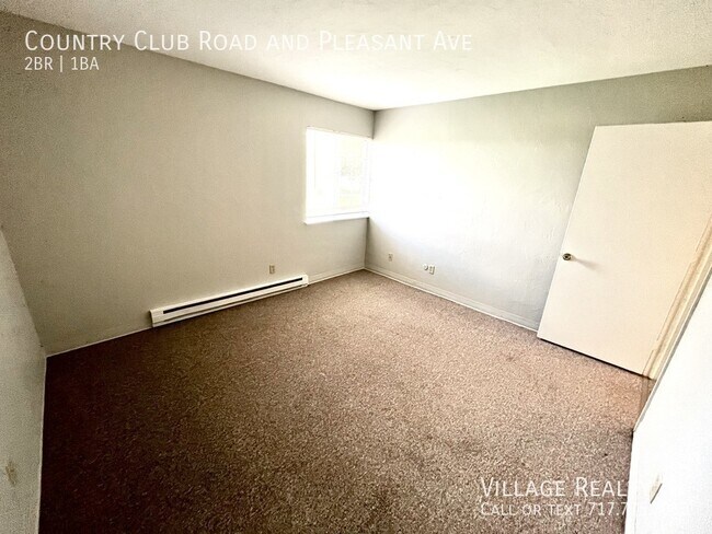 Building Photo - 611 Country Club Rd