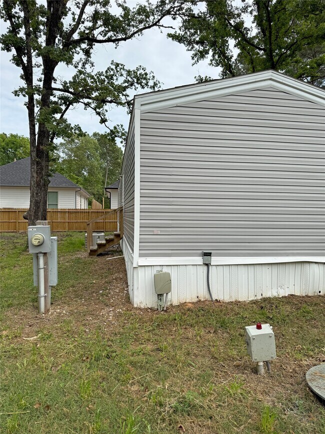 Building Photo - 211 Antilles Dr