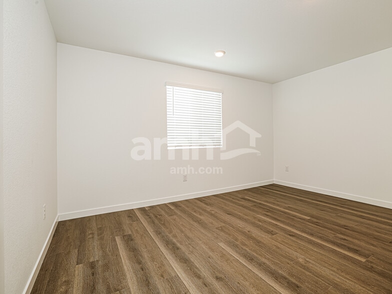 Building Photo - 2342 Dolly Ave