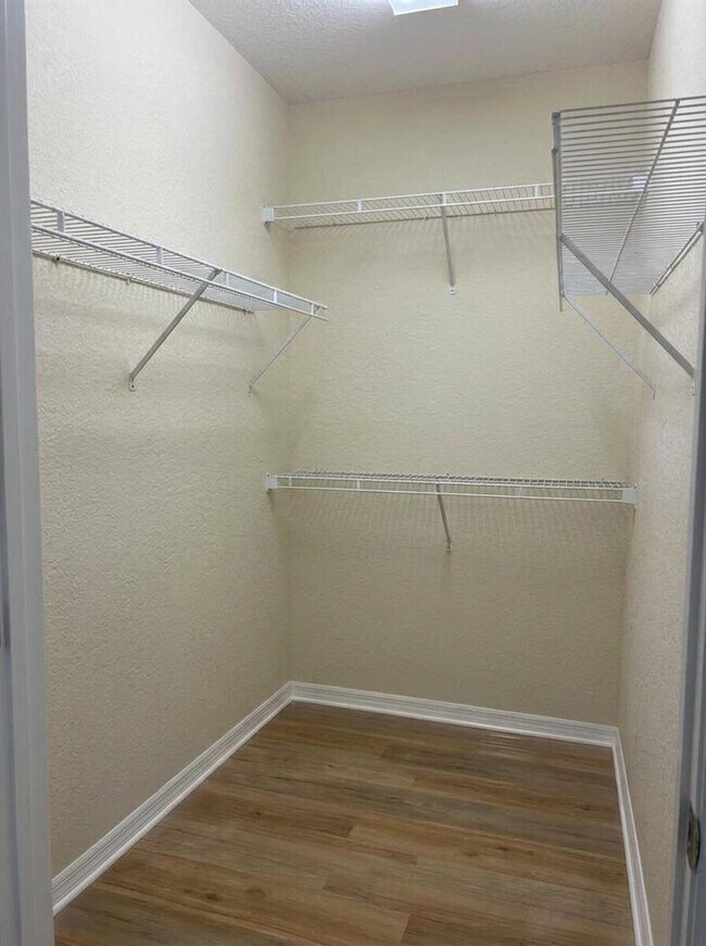 Building Photo - 136 SW Peacock Blvd