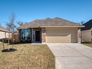 Building Photo - Bright & Cozy Home