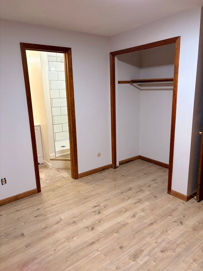 Building Photo - Two Bedroom PLUS Bonus Room on the West End of Pearl Street