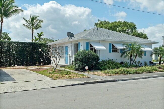 Building Photo - 1032 N J St