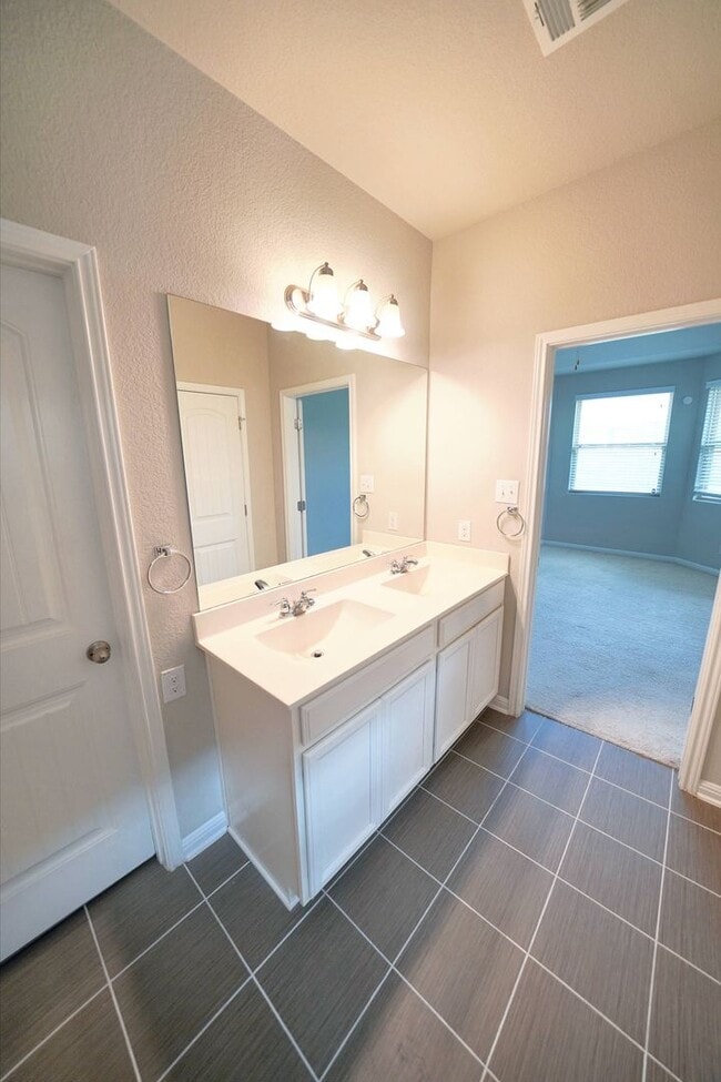 Building Photo - Beautiful Rental in Converse! Realtor Comm...