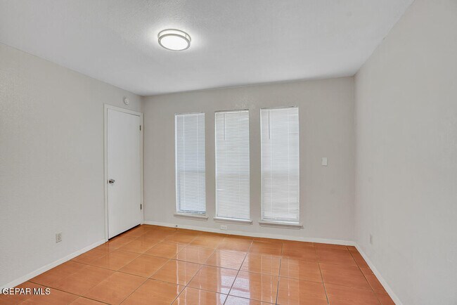 Building Photo - 10604 Springwood Dr