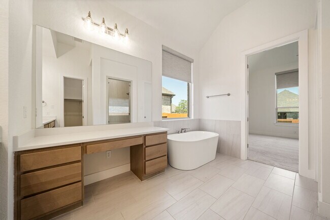 Building Photo - Stunning 4-Bed, 4.5-Bath Home with Pool Access and Private Yard in New Braunfels