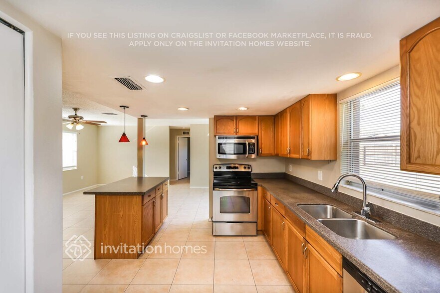 Building Photo - 11447 Walsingham Rd