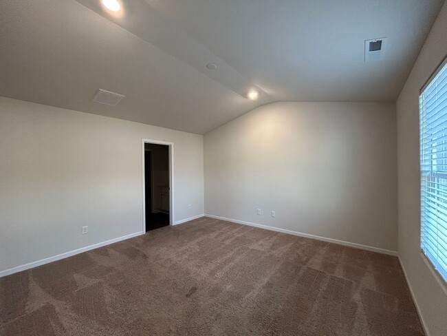 Building Photo - Newly Built Beautiful one-level 3 bedroom ...