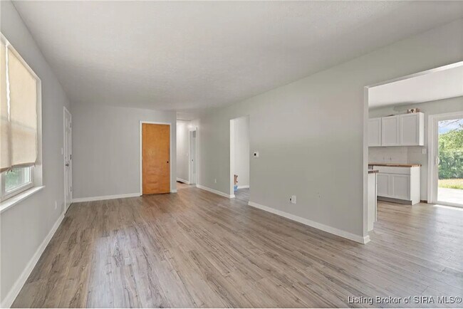 Building Photo - 456 Thompson St