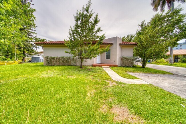 Building Photo - 14885 NE 7th Ave