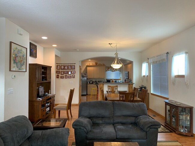 Building Photo - Beautiful 4 Bedroom, 3.5 Bath Home For Ren...