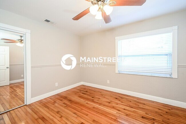 Building Photo - 3 Bedroom Pet-Friendly Home in St Petersburg, FL with Main Street Renewal