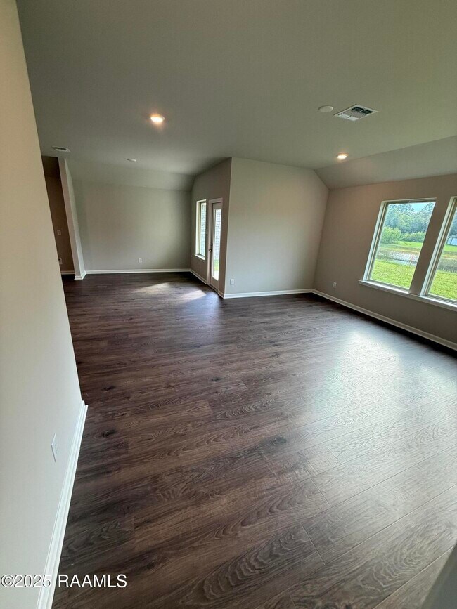 Building Photo - 112 Broussard Hl Dr