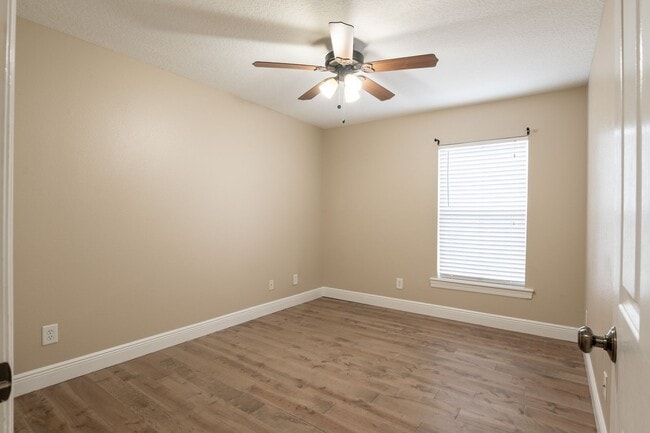 Building Photo - South Tampa 3 Bed / 2 Bath / 1 Car Garage ...