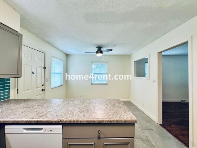 Building Photo - Olathe Duplex w/ Wood Floors, Finished Basement, and a Fenced Yard!
