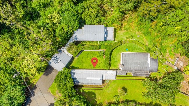 Building Photo - Rare Find: Tantalus Rustic Charm: Large: 1 Bdr/1 Bth:- Electric Included
