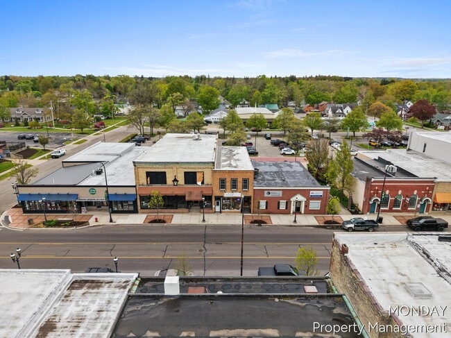Building Photo - 26 E Main St