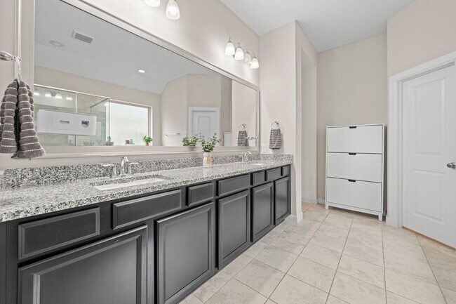 Building Photo - 6811 Andorra Cove Cir