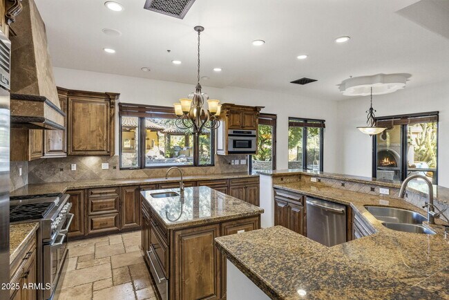 Building Photo - 9222 E Rimrock Dr