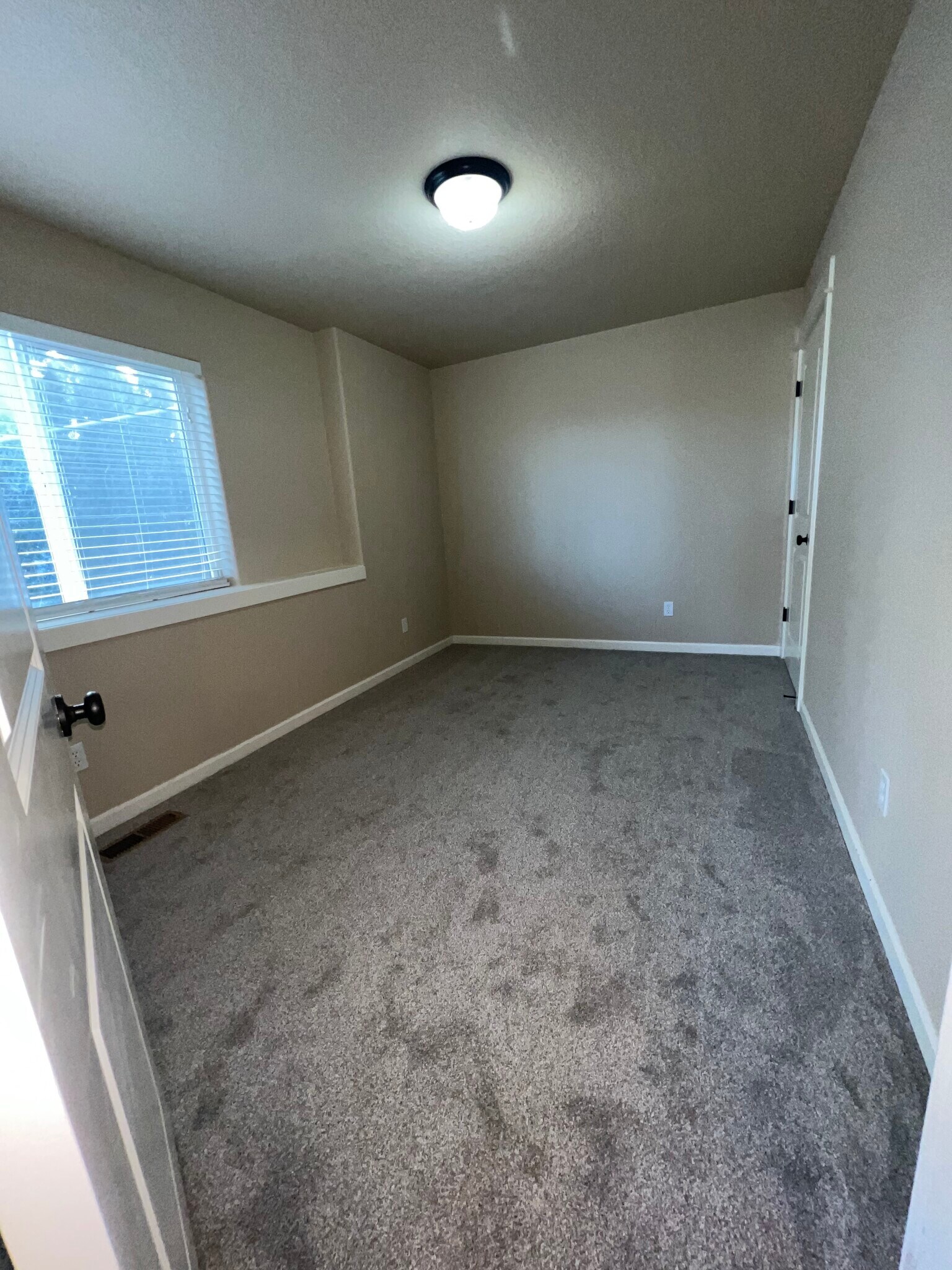 Building Photo - 1235 SW 10th Way