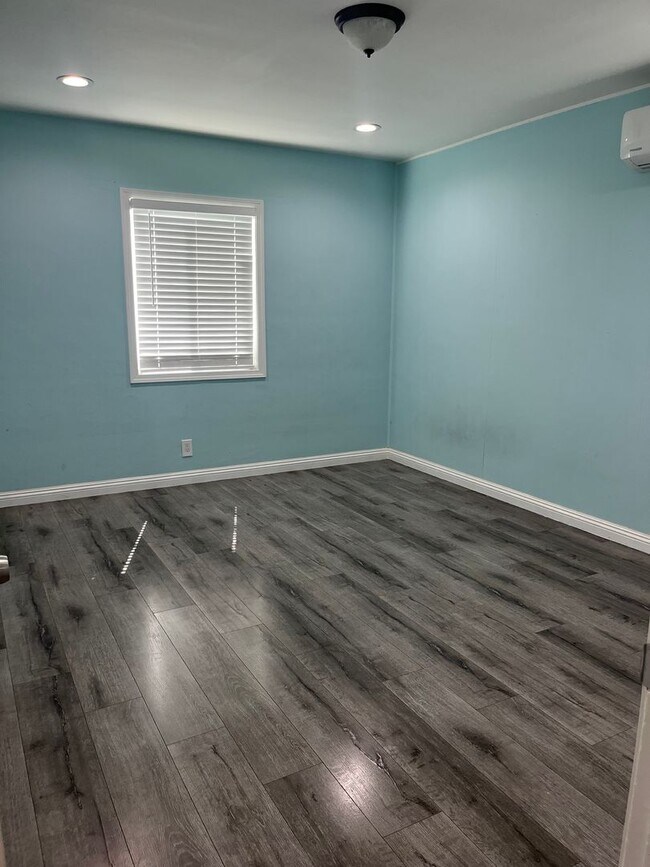 Building Photo - Home with a Cabin Style Family room and backyard Oasis