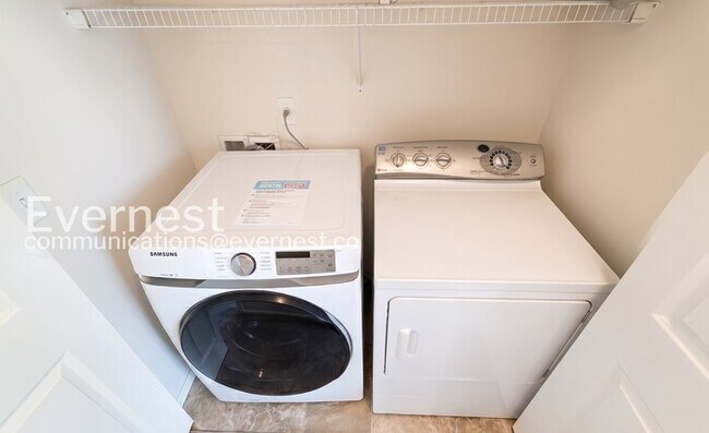 Building Photo - 4001 S 211th Pl