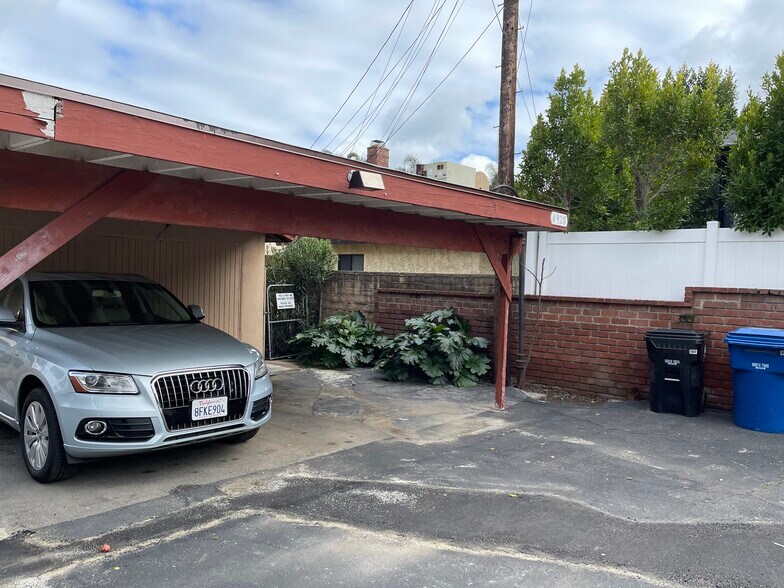 Building Photo - 4928 Woodley Ave