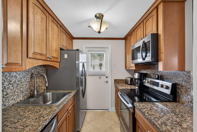 Building Photo - 3640 N Ocean Dr