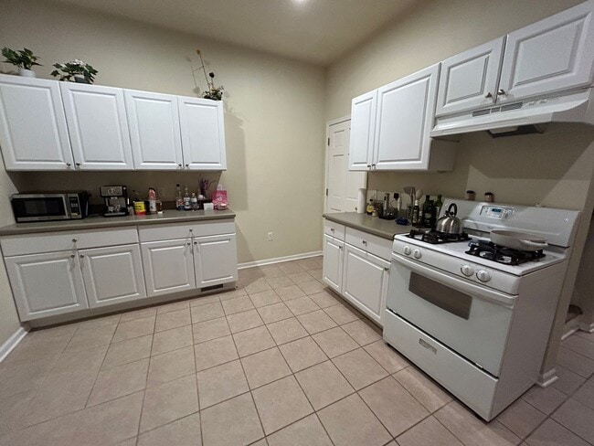 Building Photo - 2526 N Frederick Ave