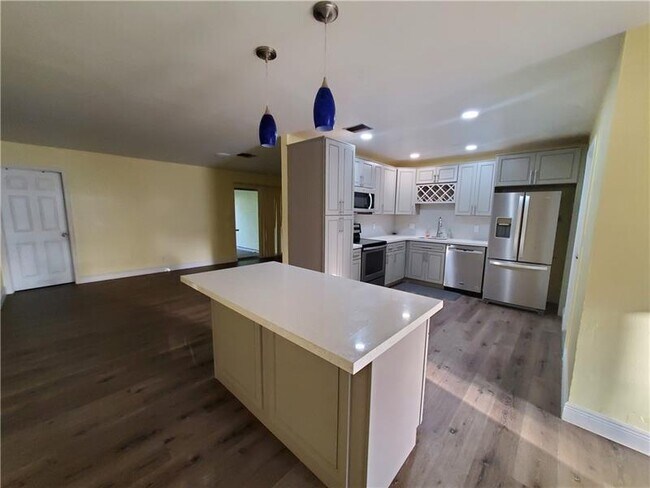 Building Photo - 4391 NW 75th Ave